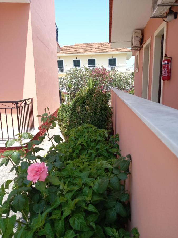 Kostas Apartments Сідарі Екстер'єр фото
