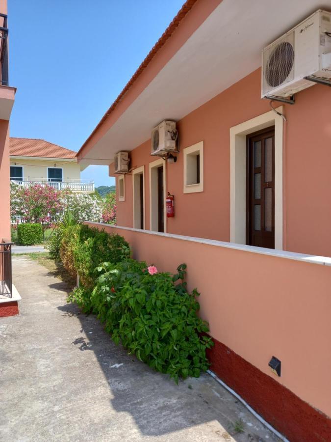 Kostas Apartments Сідарі Екстер'єр фото