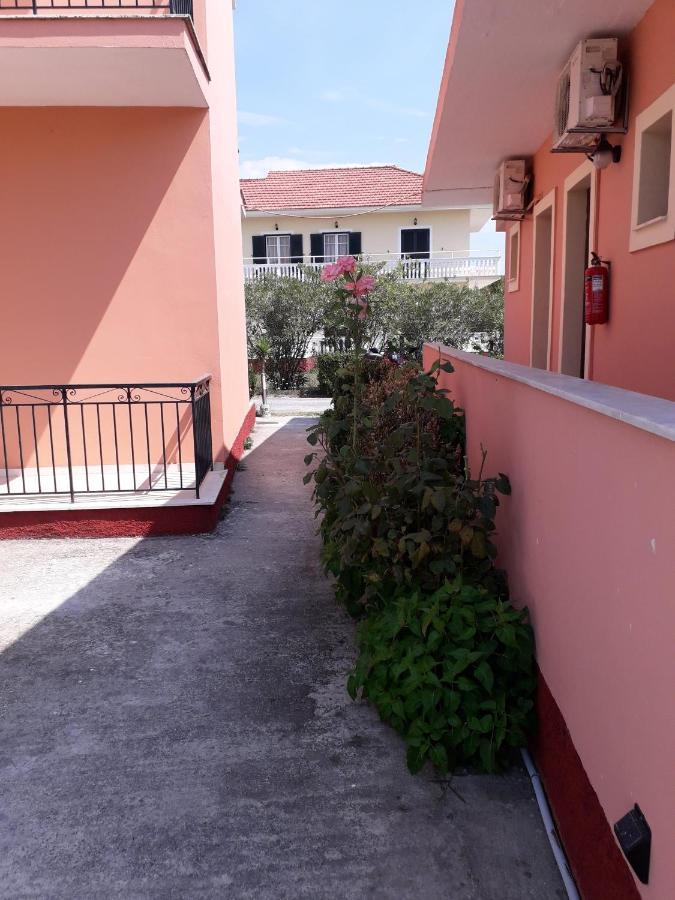 Kostas Apartments Сідарі Екстер'єр фото